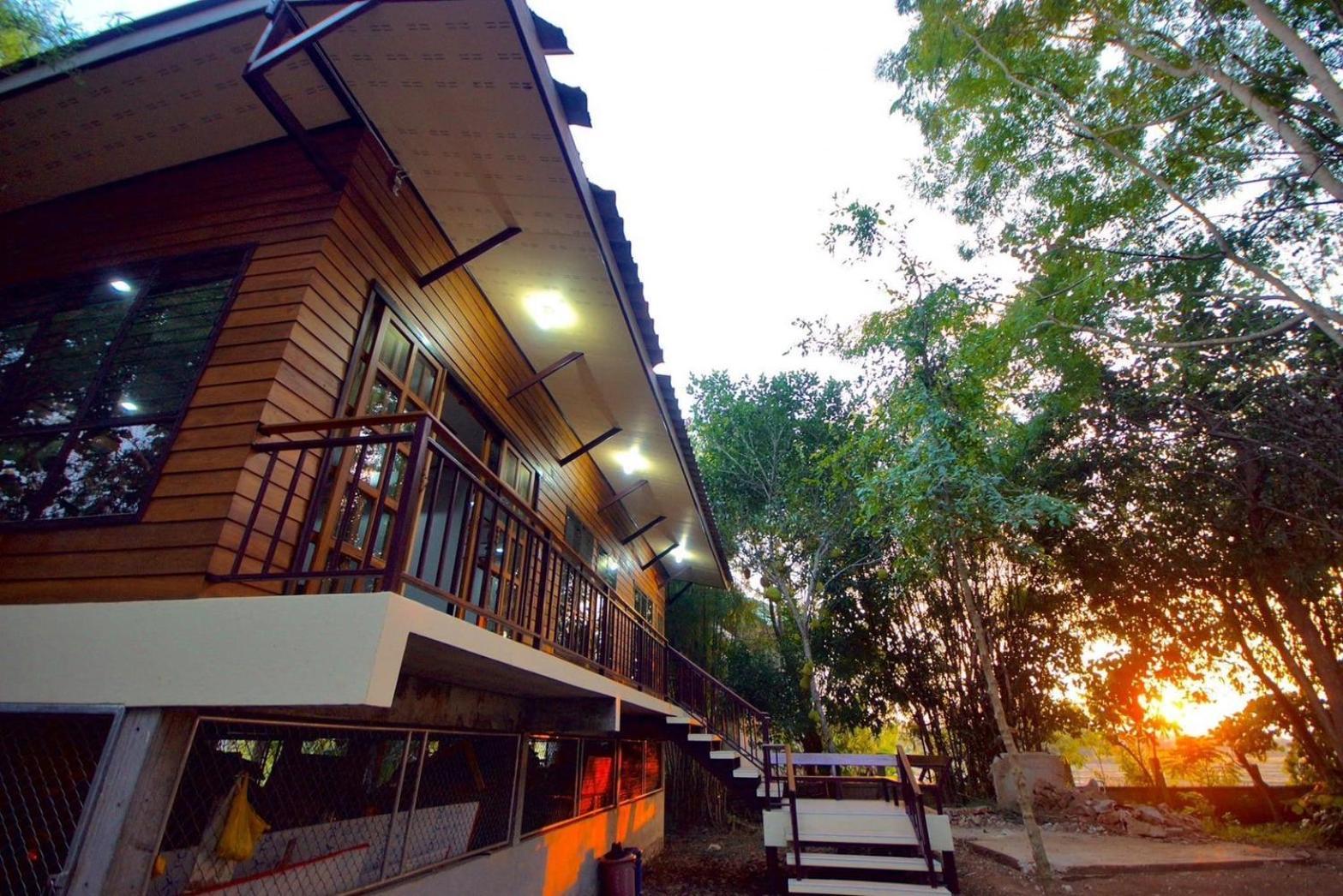 เรือนสารภี Leilighet Phrae Eksteriør bilde